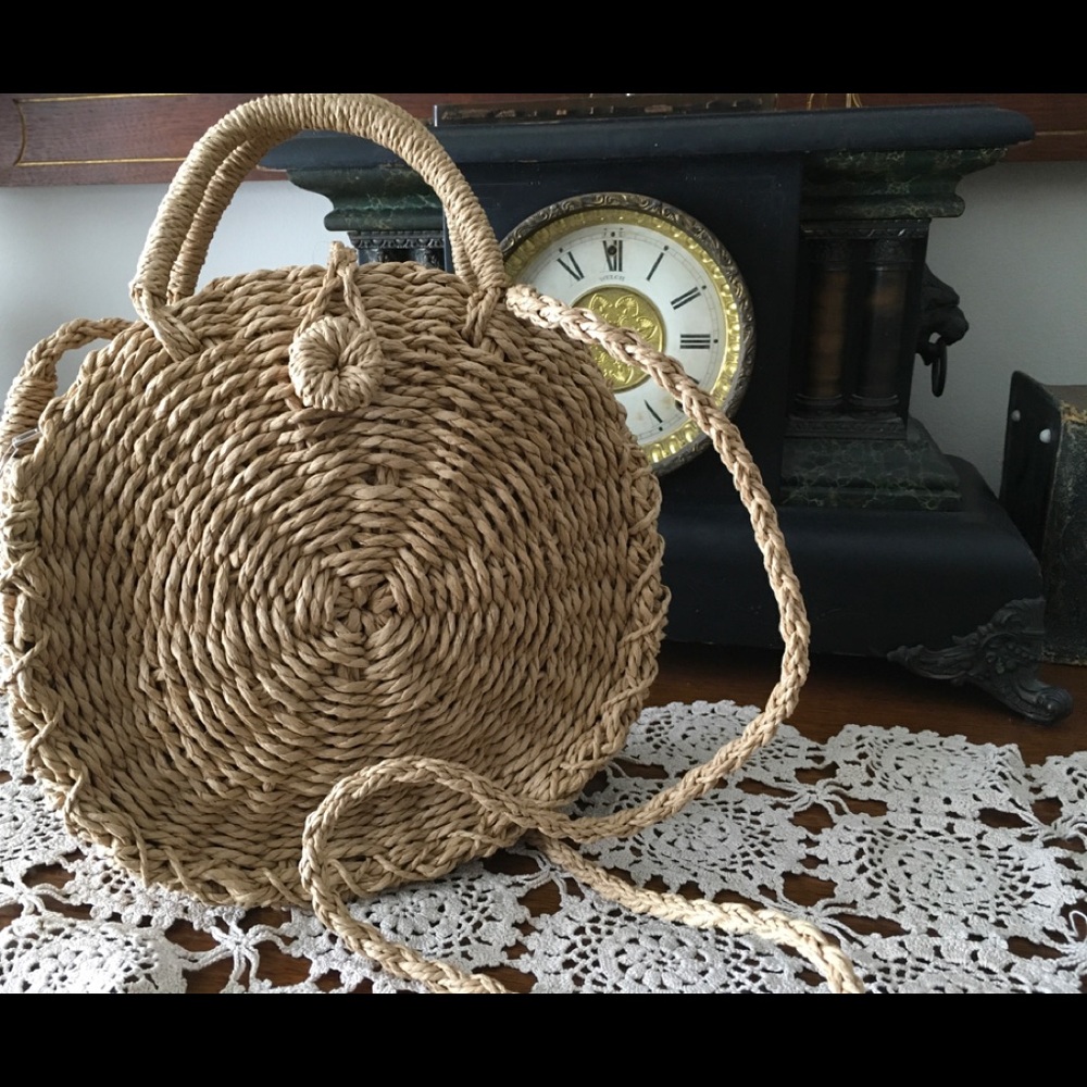 Round wicker bag!